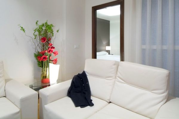Mendebaldea Suites Apartamentos (Pamplona)